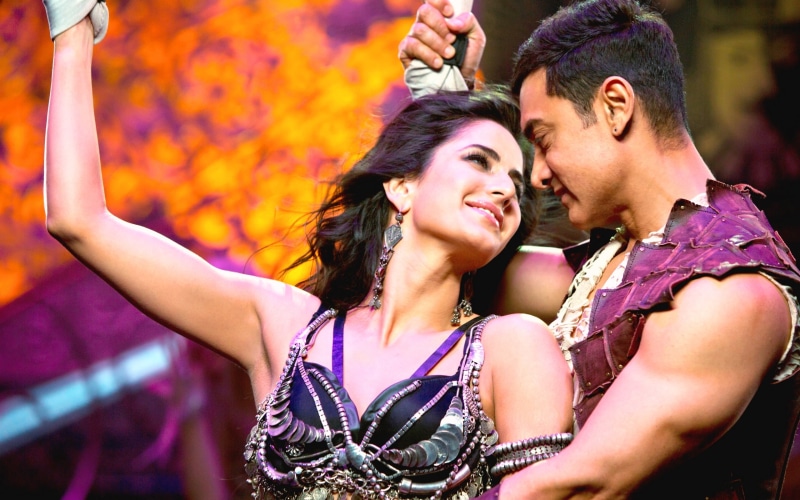 2K, human arm, enjoyment, togetherness, clothing, focus on foreground, young women, gray, s, young men, movie, sleeveless, festival, young adult, katrina kaif