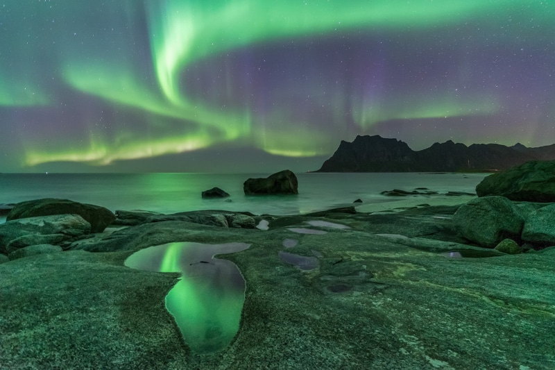 beach, blue, nature, reflection, mountains, Lofoten, aurora borealis, sea, scape, night  sky, Stellar, arctic, rockpool, ocean, coast, grayscale, stars