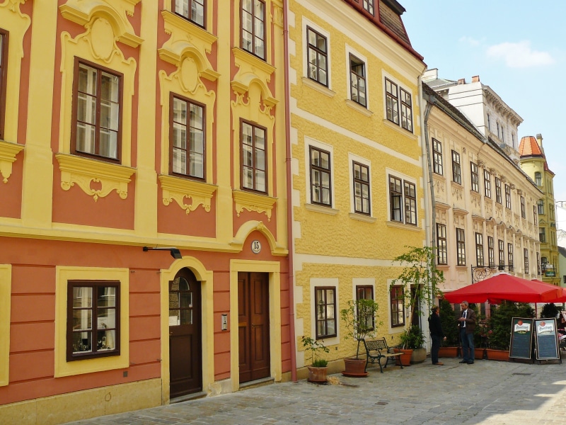 row house, homes, house facade, residential district, architecture, 2K, day, facade, stucco façade, sky, bowever, outdoors, nature, austria, red, hauswand