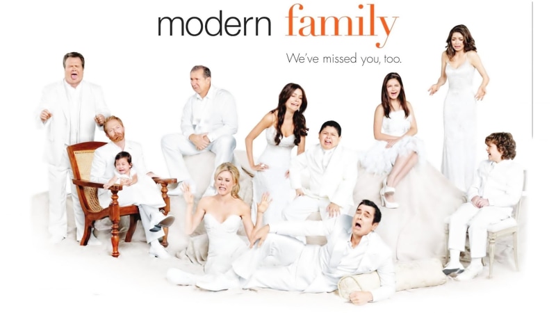young men, 1080P, real people, family, full length, text, group of people, Modern Family, sitting, young women, illustration, smiling, communication, men