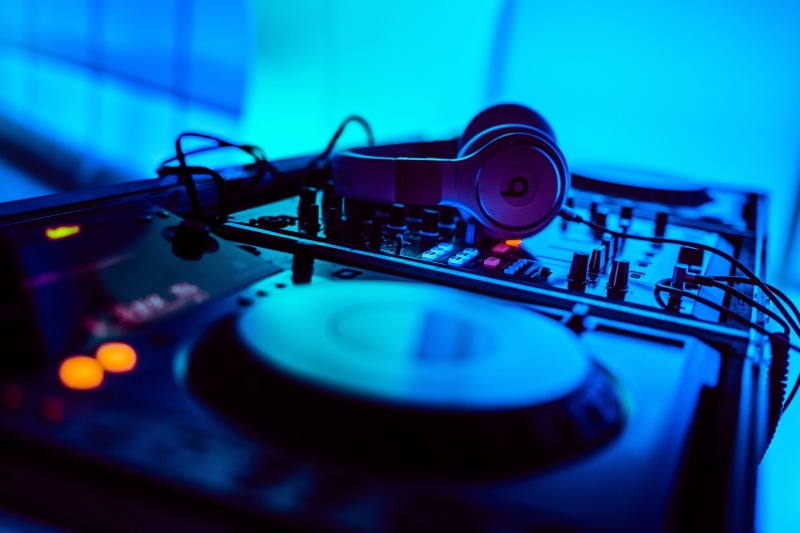 studio, record, listen, arts culture and entertainment, sound, close-up, equipment, technology, vinyl, dJ, control, sound recording equipment, 4K, no people