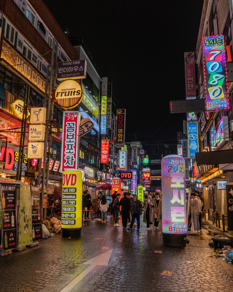 colorful, outdoors, text, group, commerce, cyber, communication, signs, sign, neon, 4K, shop, market, building exterior, architecture, tourism, cyberpunk
