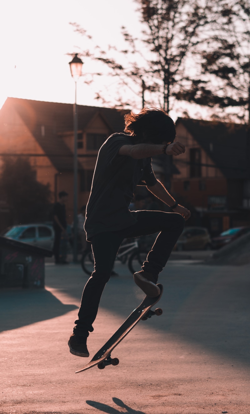architecture, one person, leisure activity, real people, skill, 5K, full length, park, sun, focus on foreground, streetscape, skateboard, sk8, city, daytime