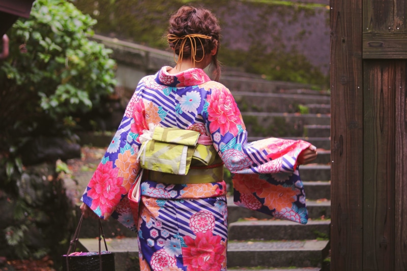 three quarter length, geisha, leisure activity, 1080P, standing, Woman, day, hairstyle, gion, cultures, females, kyoto Prefecture, wearing, lifestyles