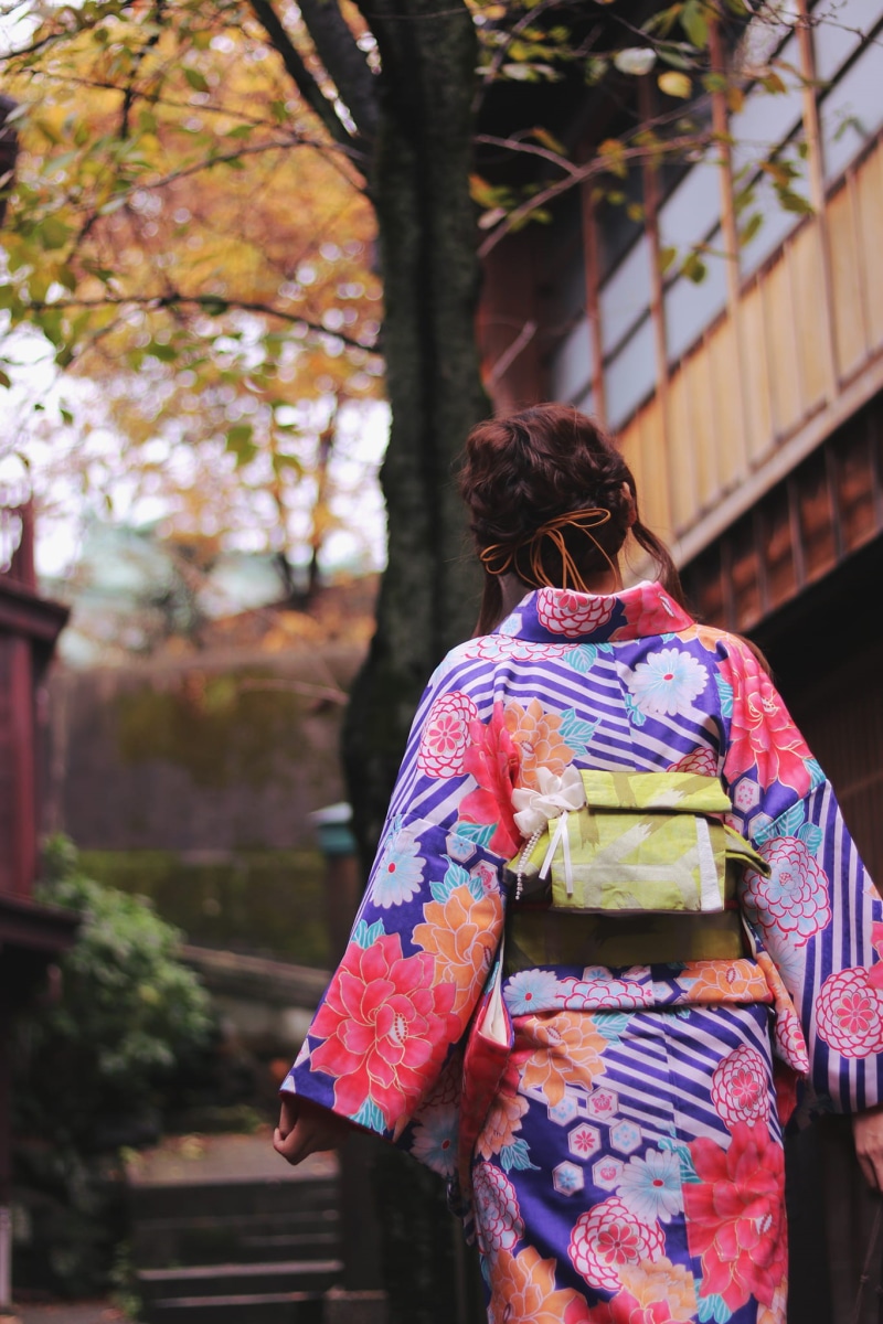 people, yakuta, real people, blue, kyoto City, 1080P, nature, floral, geisha in Training, females, lifestyles, focus on foreground, japanese Culture, kimono