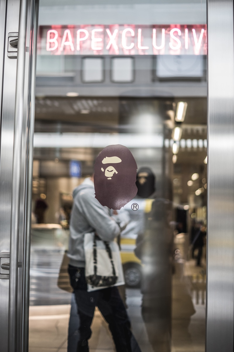communication, gion, logo, young adult, 4K, decal, transportation, door, shop, near, real people, city, architecture, hype, occupation, western script