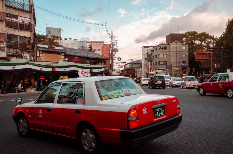 city, cloud - sky, 4K, mode of transportation, outdoors, road, motor vehicle, incidental people, gion-shijo station, street, building exterior, day, melancholy