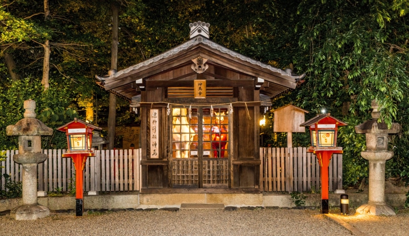 gion, street, building, architecture, tree, day, old, kyoto, 5K, staircase, tourist, outdoors, nature, lighting equipment, japanese, sightseeing, night