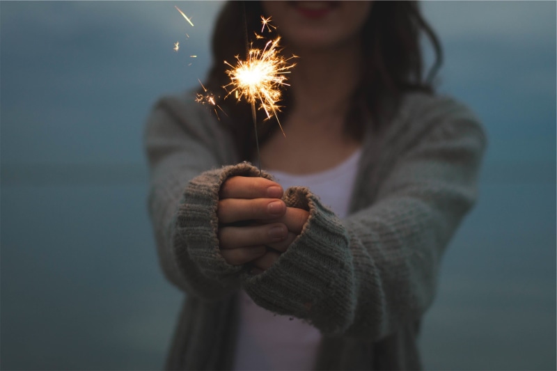 sparkler, hands, lights, women, grey, sweater, s, sparks, spark, girl, 1080P