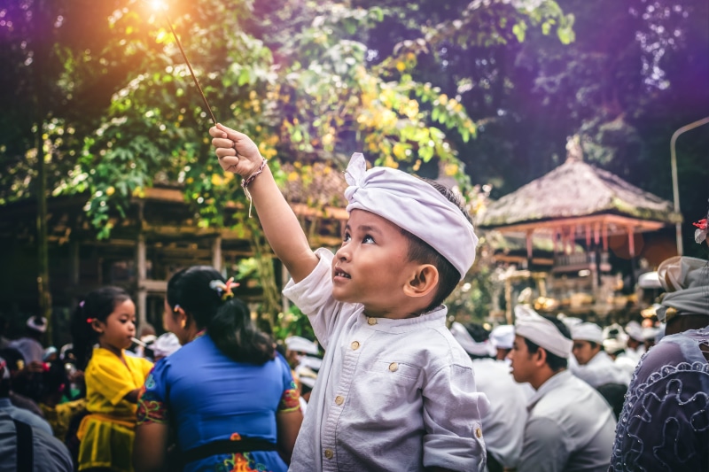 balinese, city, cheerful, leisure activity, smile, tradition, young, cute, family, holding, boy, portrait, street, holiday, group of people, bali, indonesia