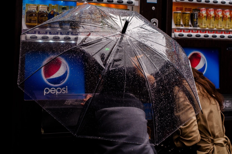 symbol, helmet, leisure activity, human, gambling, canopy, apparel, day, windshield, rain, 2K, burger, rainy season, person, lifestyles, offroad, built structure