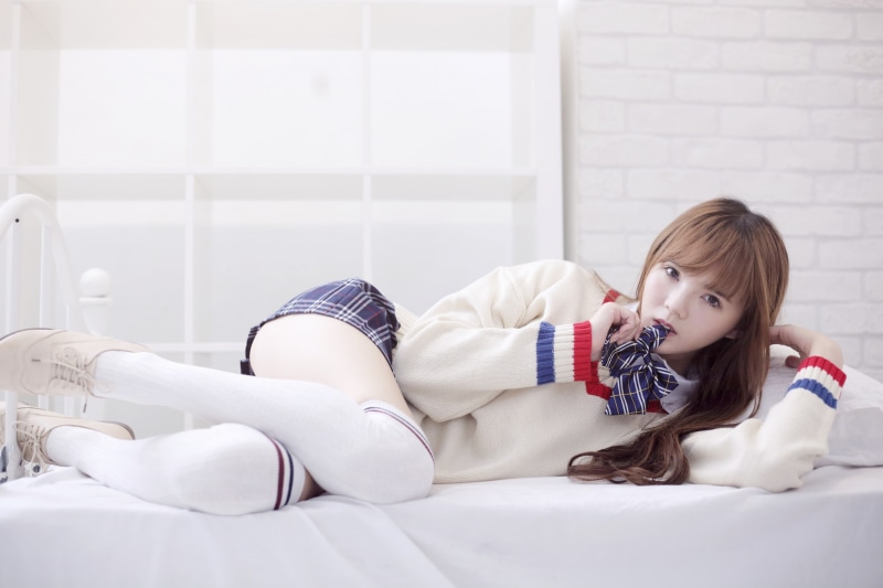 brunette, lying on side, sweater, miniskirt, women, 1080P, knee-highs, indoors, in bed, schoolgirl, looking at viewer, Asian, women indoors, bow-tie, model