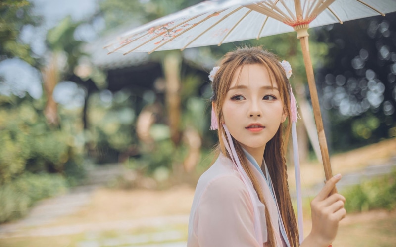 real people, adult, hair, 1080P, women, standing, young adult, hairstyle, casual clothing, beautiful woman, leisure activity, protection, focus on foreground