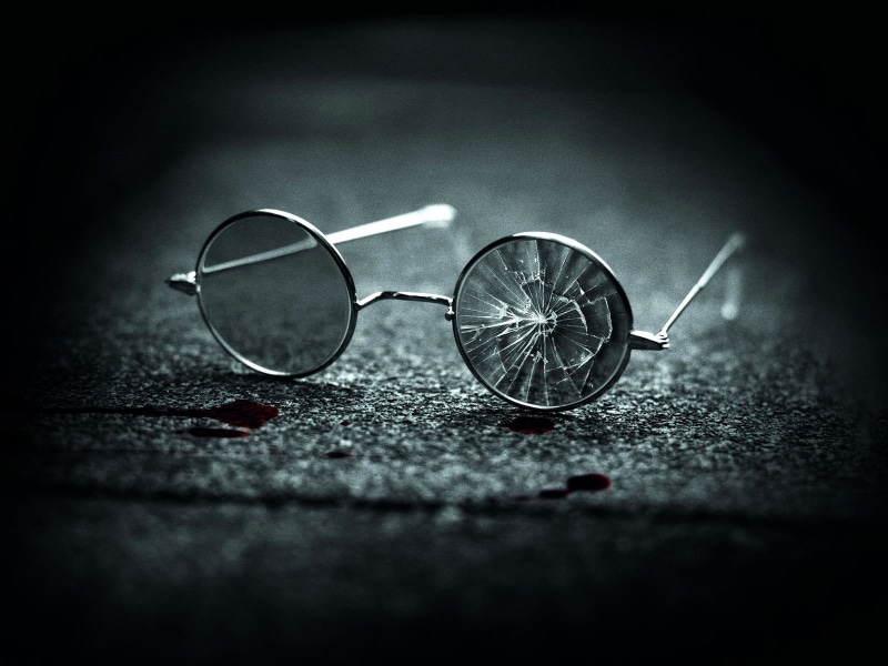 two objects, positive emotion, wealth, shape, simplicity, single object, absence, broken glasses, still life, vignette, 720P, chapter-27, glasses, blood