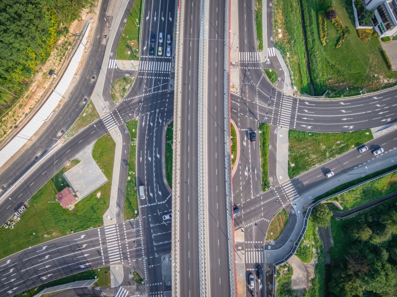 high angle view, roads, mode of transportation, connection, highway, green, multiple lane highway, city street, motor vehicle, outdoors, 5K, travel, way