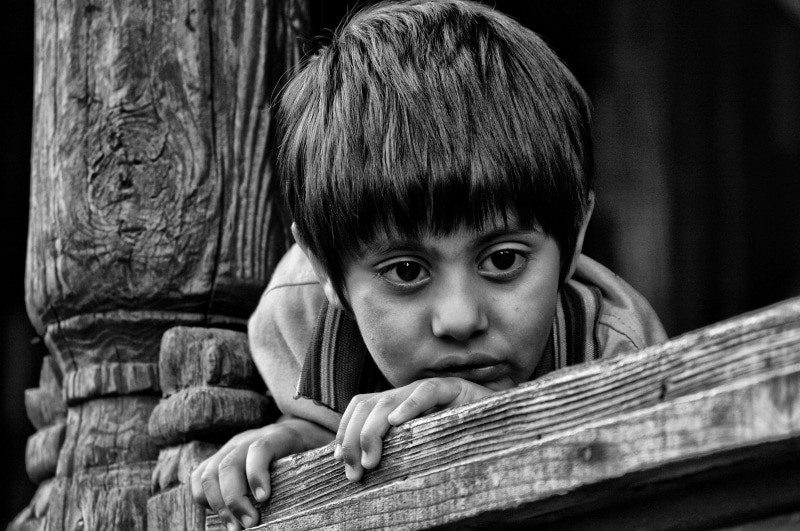 emotion, children only, innocence, men, boy, headshot, child, portrait, males, photography, cute, 5K, sad, wooden, boys, eyes, face, looking, focus on foreground