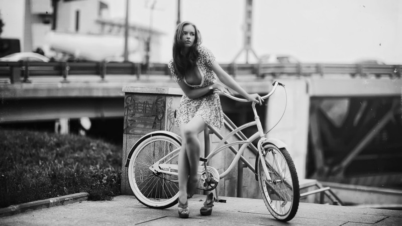 cycling photos, desktop, cycling, 1080P, black, girl, beautiful desktop, beauty, classic black and white, classic, photos, white, beautiful