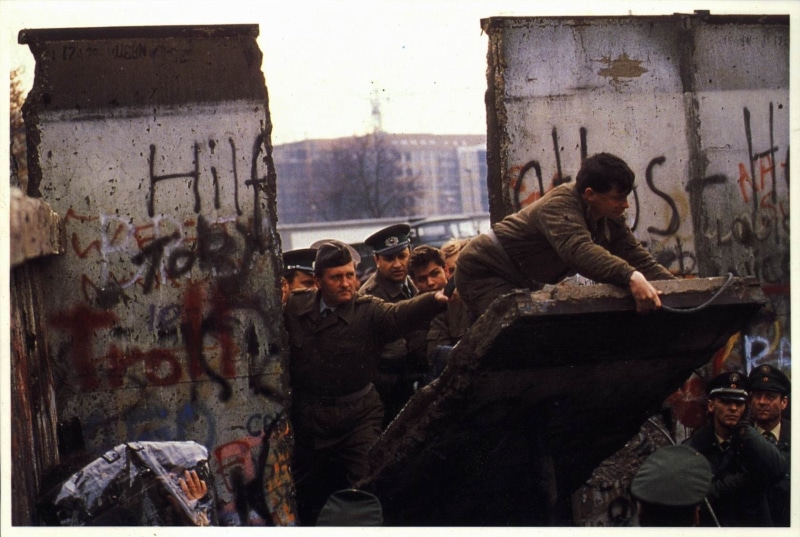 men, building, pants, DDR, day, jacket, transfer print, berlin wall, 720P, real people, people, women, group of people, government, deterioration, abandoned