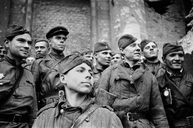 real people, Victory, army soldier, black And White, time, males, group of people, day, government, armed Forces, clothing, uniform, military uniform, old