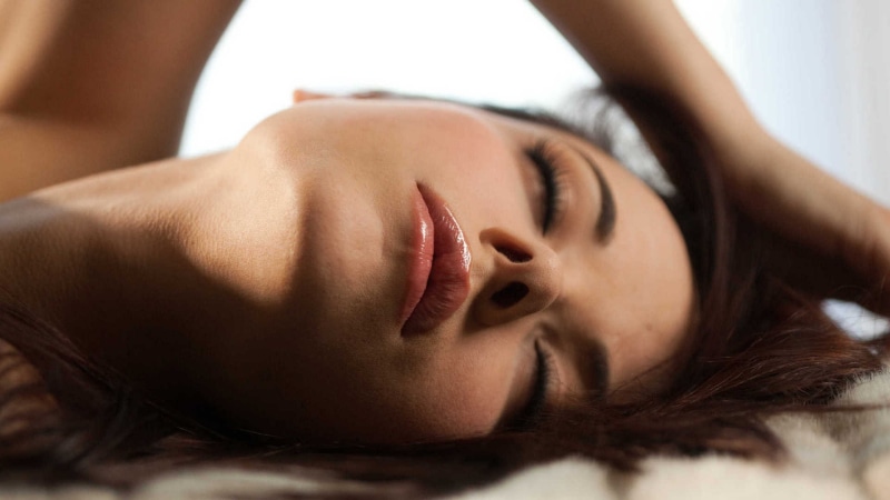 elizabeth, babes, mag, lying, juicy lips, marxs, women, closed eyes, babes mag, 1080P, lips, lying down, eyes, elizabeth marxs, closed, juicy
