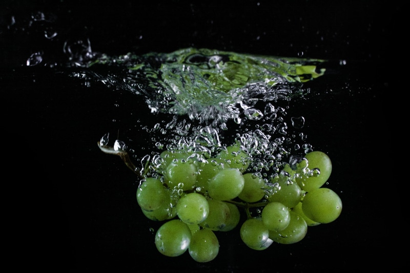 fruit, food, drop, food and drink, underwater, motion, vegetable, wet, healthy eating, thrown, green Color, studio shot, wellbeing, 4K, splashing, Water