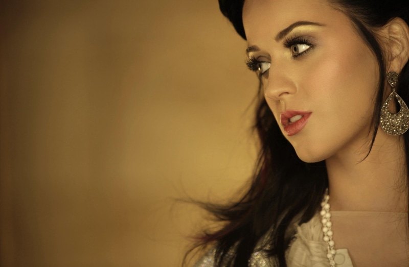 hair, pearl jewelry, human face, jewelry, beautiful woman, luxury, young adult, adult, fashion, contemplation, young women, Katy Perry, beautiful people