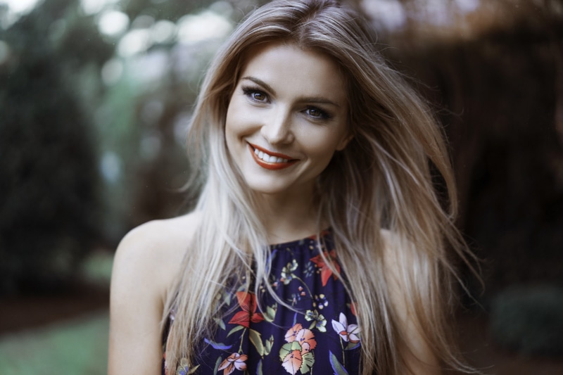 long hair, women outdoors, red lipstick, straight hair, women, blonde, portrait, depth of field, smiling, face, open mouth, 1080P