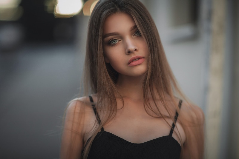 one person, face, front view, young women, beauty, fashion, beautiful woman, adult, looking at camera, long hair, brown hair, portrait, teenager, depth of field