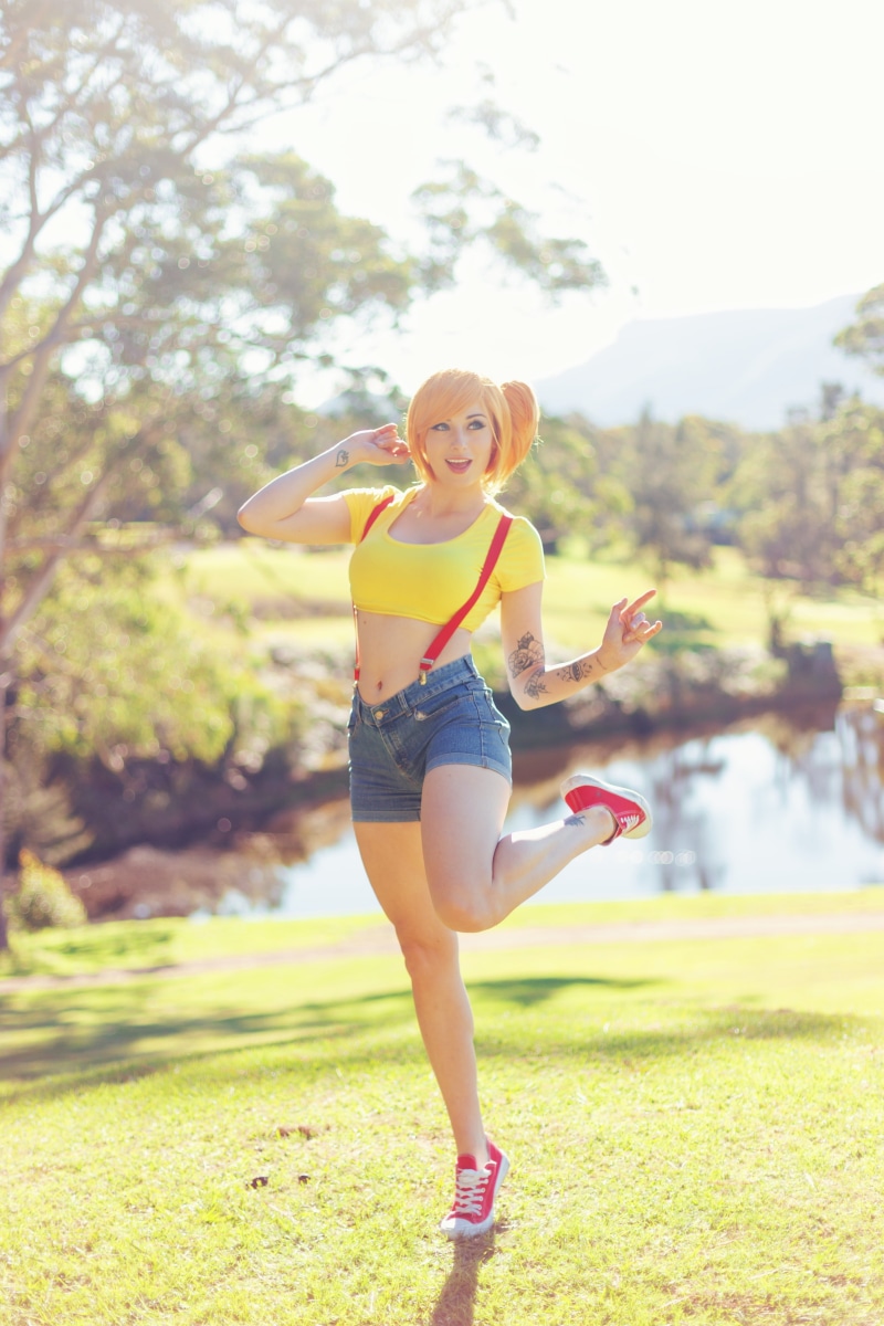 smiling, enjoyment, jean shorts, young women, happiness, exercising, women, short shorts, healthy lifestyle, hairstyle, one person, adult, 5K, Converse