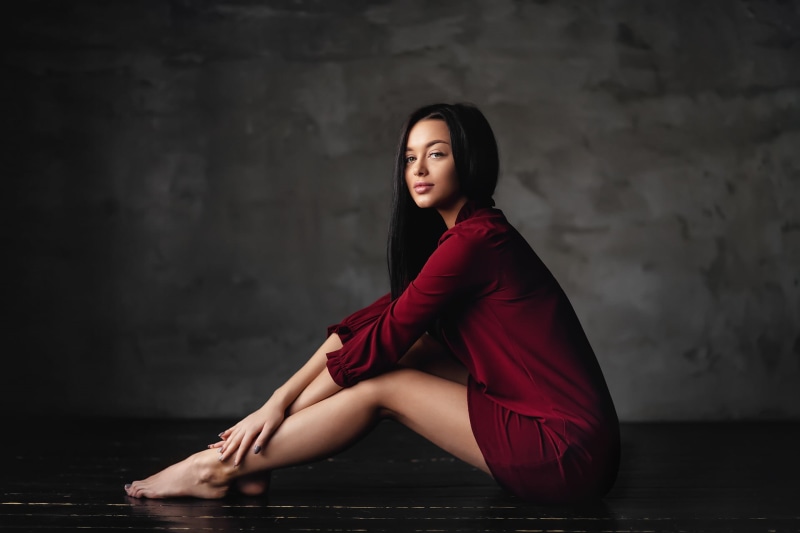 juicy lips, women, wall, model, legs, depth of field, barefoot, Anastasia Barmina, women indoors, dress, sitting, long hair, side view, looking at viewer