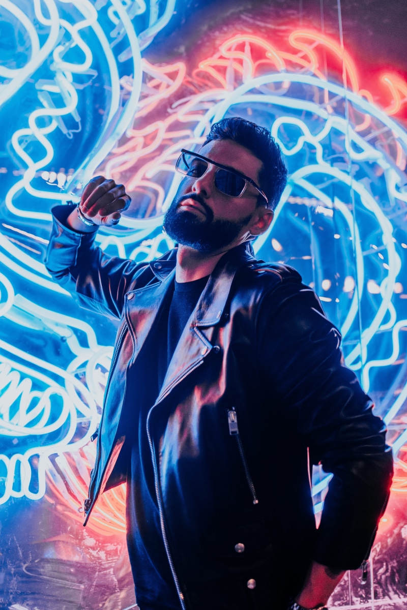 men, bleu, leather, backgrounds, 5K, caucasian Ethnicity, blue, person, raising, young Adult, mode, portrait, sunglasses, arm, urban, fashion, people