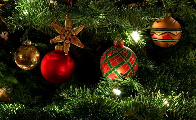 new, christmas decorations, 1080P, christmas, year, holiday, garland, new year, decorations, baubles, star, tree