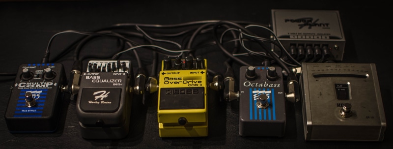 e bass, power supply, group of objects, fuel and power generation, pedal, tuner, assorted, overdrive, compressor, guitar, no people, technology, bass guitar