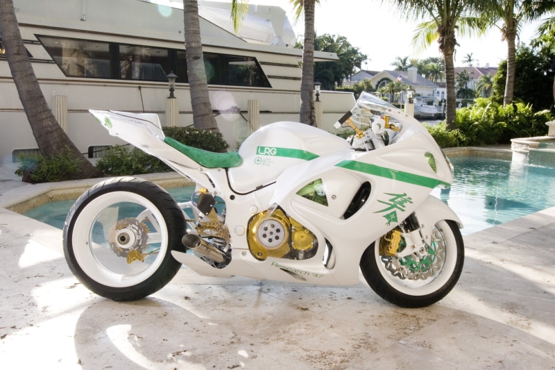 Suzuki GSX1300R Hayabusa, green, Suzuki, stationary, nature, wheel, road, no people, day, sports, architecture, retro styled, mode of transportation, street