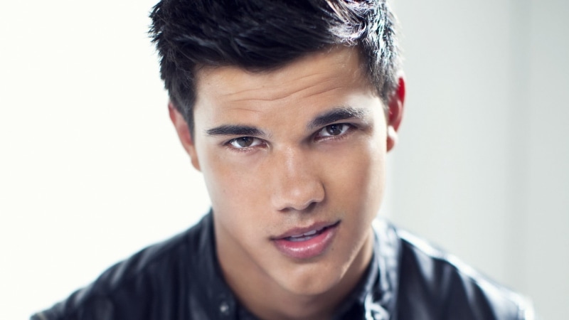 men, crew, black hair, 1080P, portrait, one person, casual clothing, actor, adult, neck, hair, looking at camera, young men, smiling, emotion, headshot