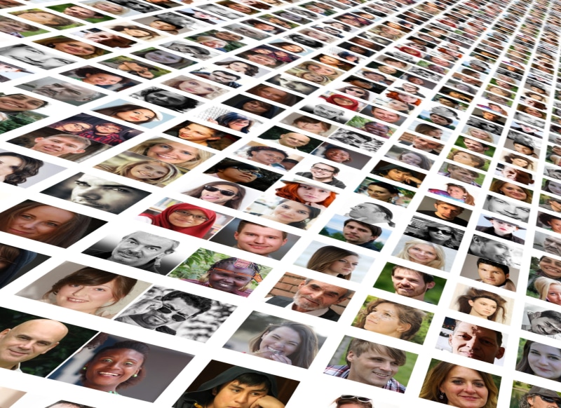 effort, large group of people, friendly, indoors, global, diversity, community, friends, woman, play, real people, globalalisierung, crowd, network, large group of objects