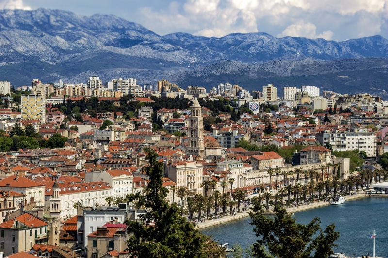 nature, mountain range, crowded, high angle view, water, architecture, building, 5K, built structure, tree, community, building exterior, city, day, outdoors