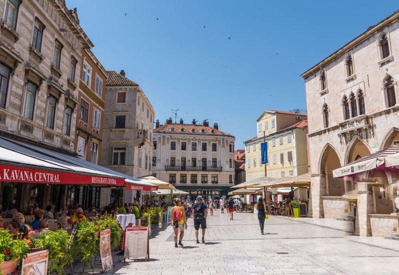 5K, men, travel destinations, mediterranean, crowd, large group of people, Tourism, women, europe, group of people, Croatia, Split, split, store, group