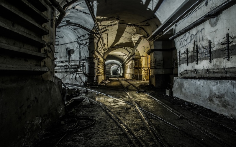 messy, abandoned, weathered, run-down, mud, ruined, wall - building feature, old, history, bad condition, dirt, building, damaged, ceiling, built structure