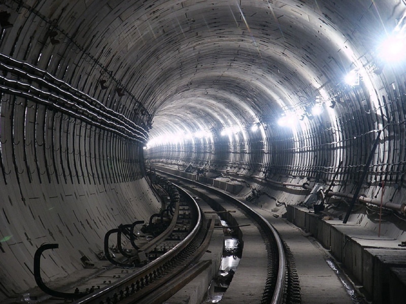 curve, the way forward, indoors, no people, architecture, metal, lighting equipment, direction, rail transportation, transportation, ceiling, 480P, chrome