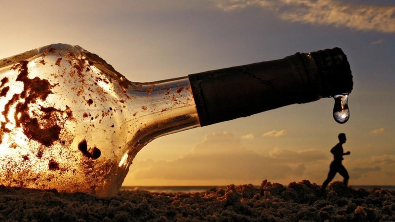 bottle, water drops, land, obsolete, rusty, silhouette, focus, sunlight, military, clear, solid, abandoned, sand, shallow, sky, old, bottles, sunset, 1080P