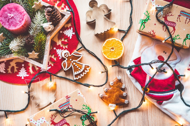 christmas setting, craft, wood - Material, directly above, indoors, no People, tree, candle, 4K, high angle view, Christmas Time, necklace, time, christmas