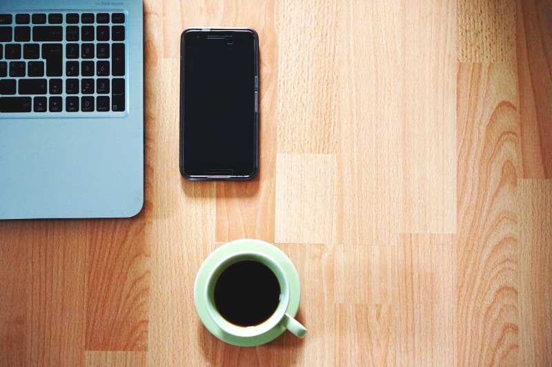 smartphone, technology, 4K, coffee cup, wood - material, communication, portable information device, still life, laptop, table, wood, cup, coffee, directly above