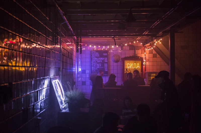 event, men, music, performance, lifestyles, life, interior, club, light, pub, group of people, arts culture and entertainment, large group of people, crowd