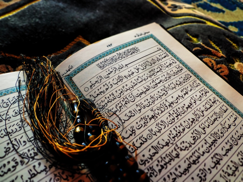 guide, islam, publication, table, scriptures, holy, arabic, close-up, script, quran, selective focus, verses, still life, music, canon, sheet, focus on foreground