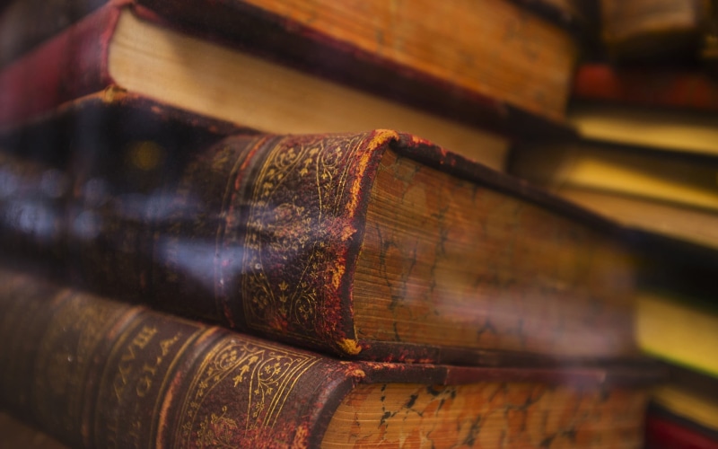 shelf, 1080P, indoors, focus on foreground, close-up, cylinder, old, books, book, the past, publication, stack, no people, hardcover book, closeup, wood - material