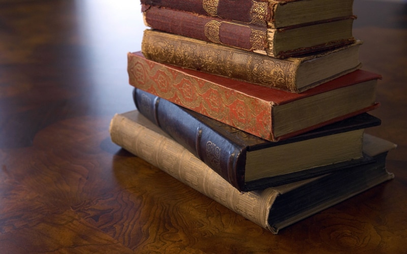wealth, still life, table, 1080P, tittle, courthouse, brown, antique, lot, wisdom, books, indoors, wood - material, book, focus on foreground, old, vintage