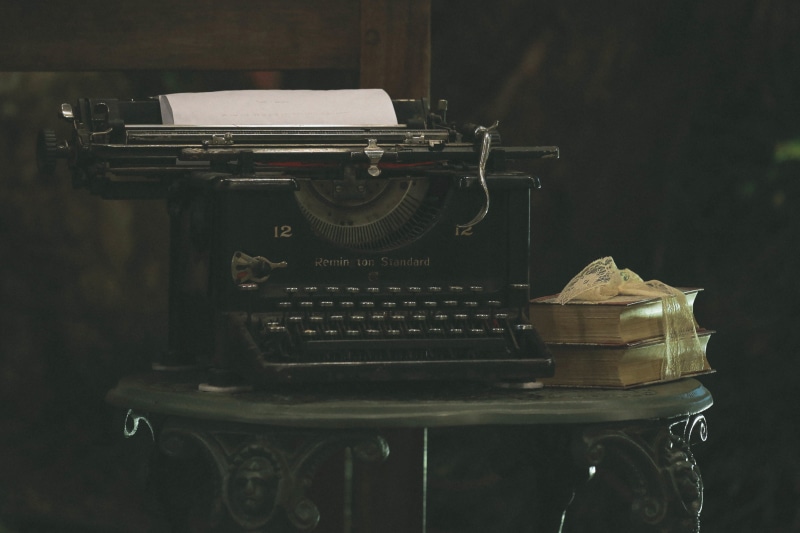 history, machinery, close-up, metal, wood - material, indoors, vintage, retro Styled, typing, still life, no people, writing, nostalgia, classic, author