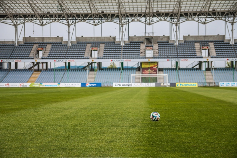 nature, match - sport, game, ball, plant, the pitch, stadium, architecture, built structure, sport, soccer, match, team sport, men, horseracing Track, horse Racing