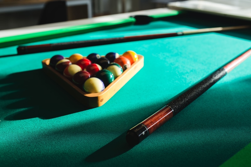 pool - cue sport, nobody, leisure Games, playing, still life, competition, green color, balls, pool Ball, hobby, snooker, arts culture and entertainment
